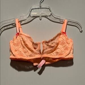 Victoria’s Secret Lace Underwire Bra